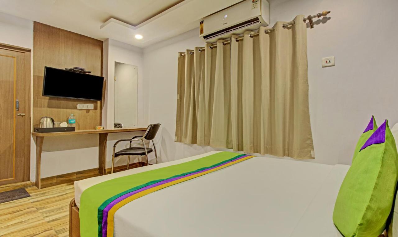 Hotel Royal Crowne Near Kolkata Airport ภายนอก รูปภาพ