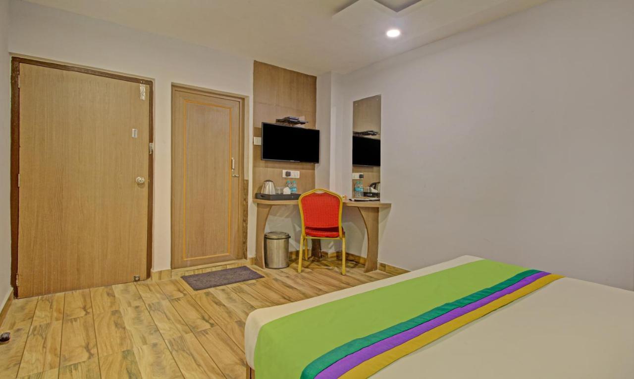 Hotel Royal Crowne Near Kolkata Airport ภายนอก รูปภาพ
